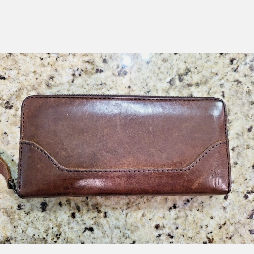 FRYE MELISSA LEATHER ZIP AROUND WALLET IN COGNAC